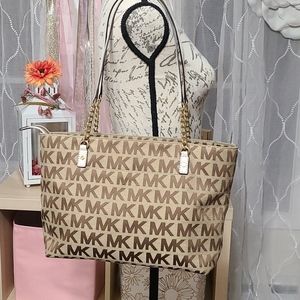 Michael Kors TOTE BAG.(Authentic)